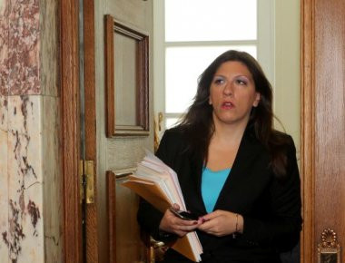 Ζ.Κωνσταντοπούλου: Σήκωσε την μπάρα των διοδίων στην Καλαμάτα και πέρασε χωρίς να πληρώσει (βίντεο)